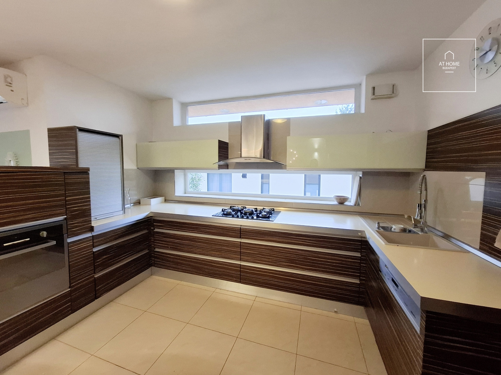 Beautiful 5 bedrooms family house for eladó in Dunakeszi