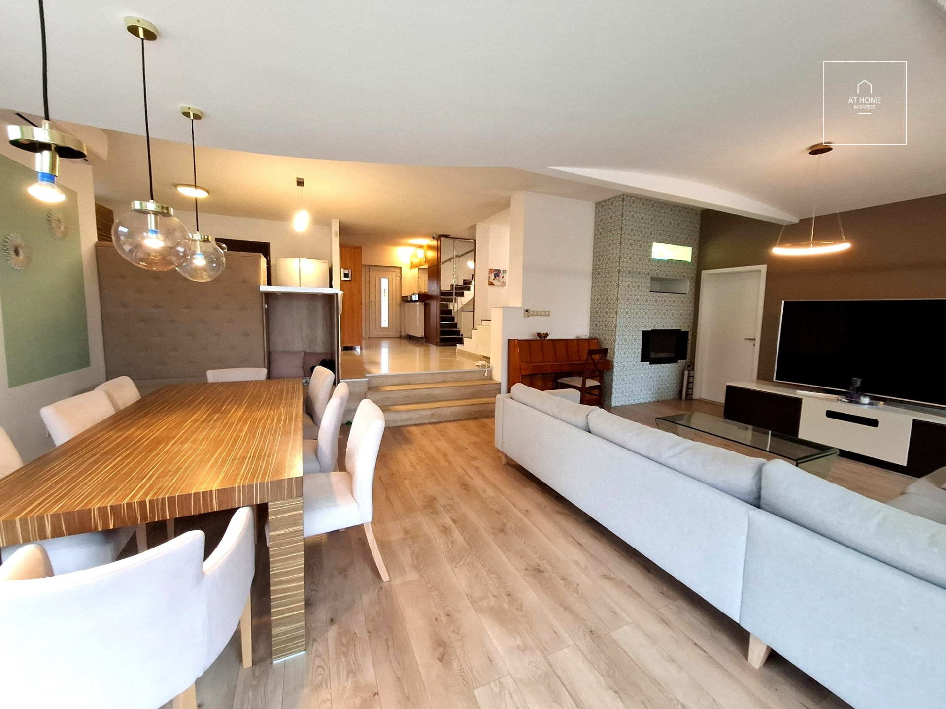 Beautiful 5 bedrooms family house for sale in Dunakeszi