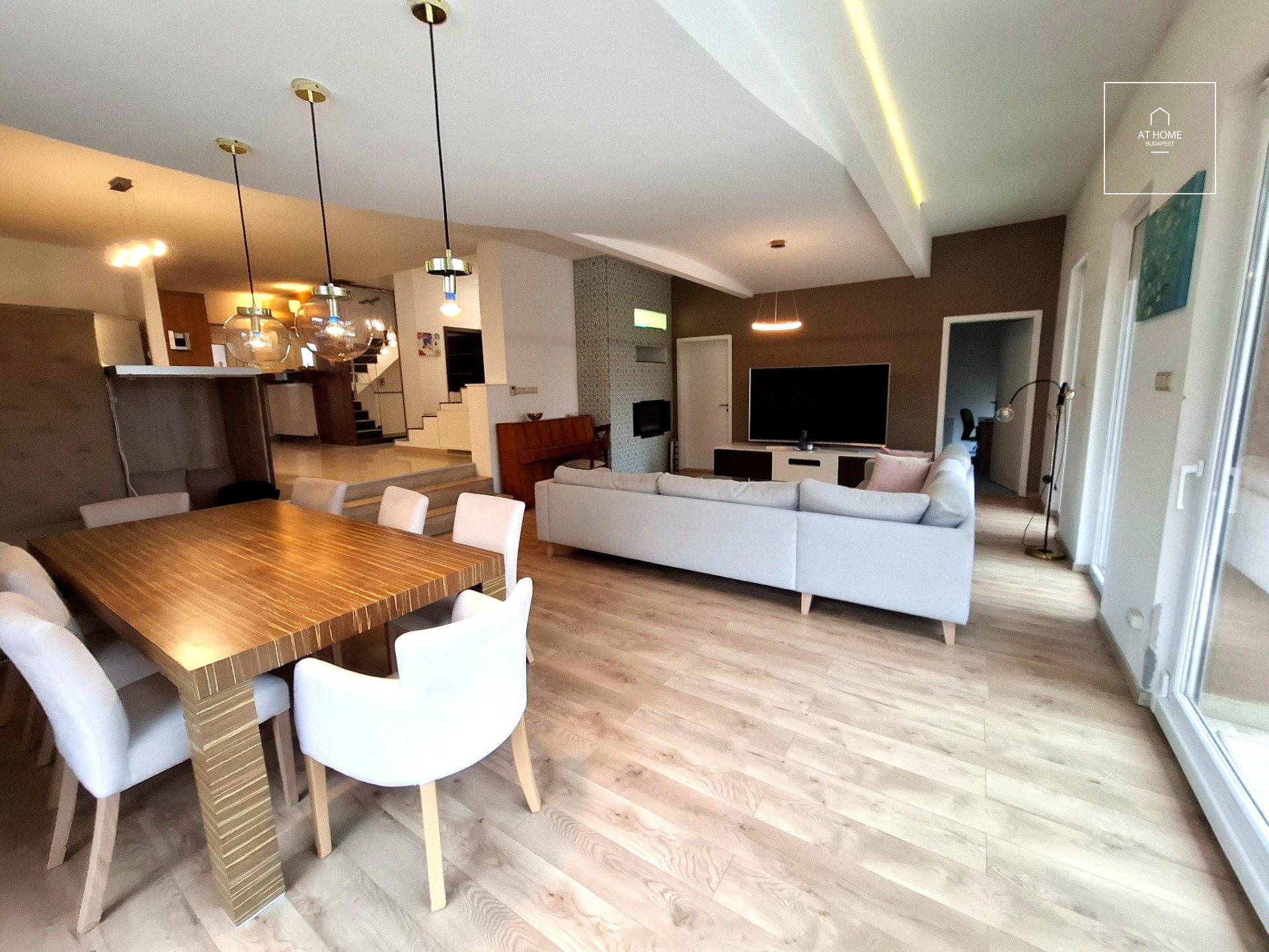 Beautiful 5 bedrooms family house for sale in Dunakeszi