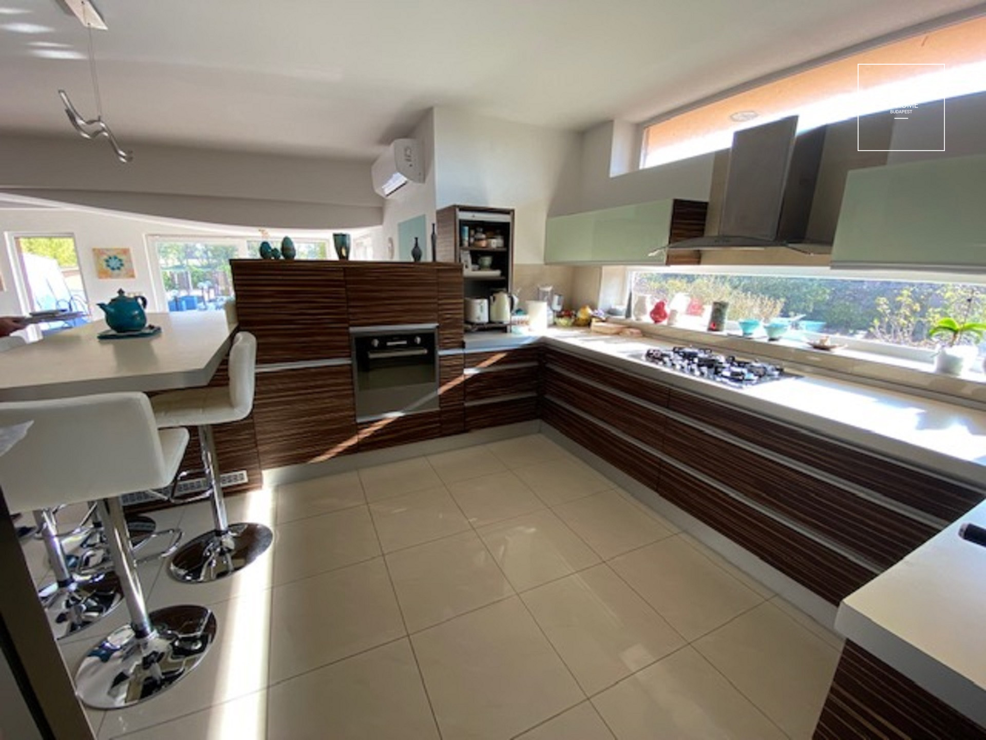 Beautiful 5 bedrooms family house for sale in Dunakeszi