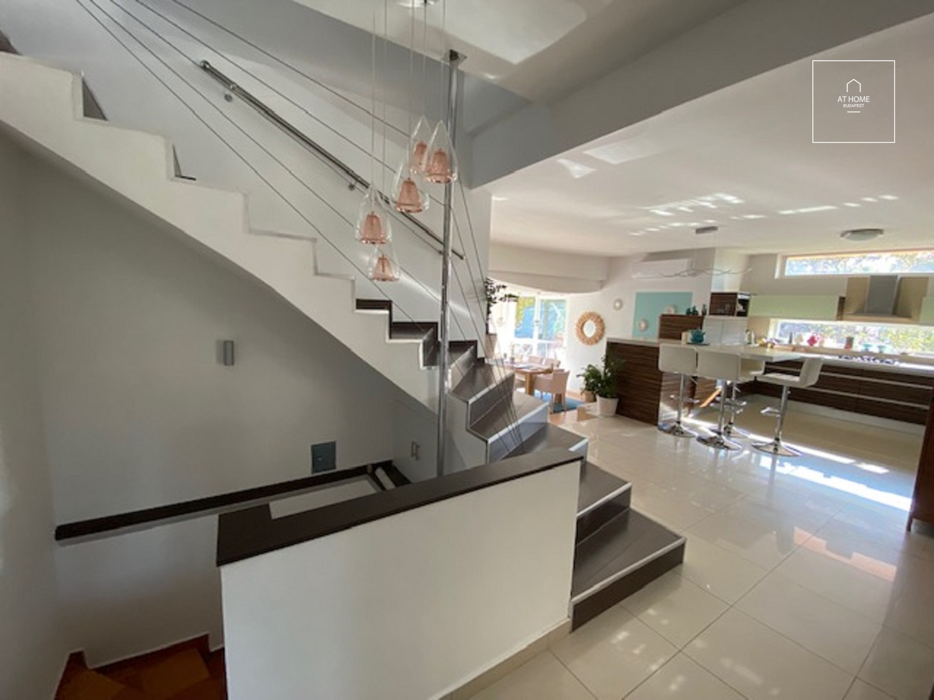 Beautiful 5 bedrooms family house for sale in Dunakeszi