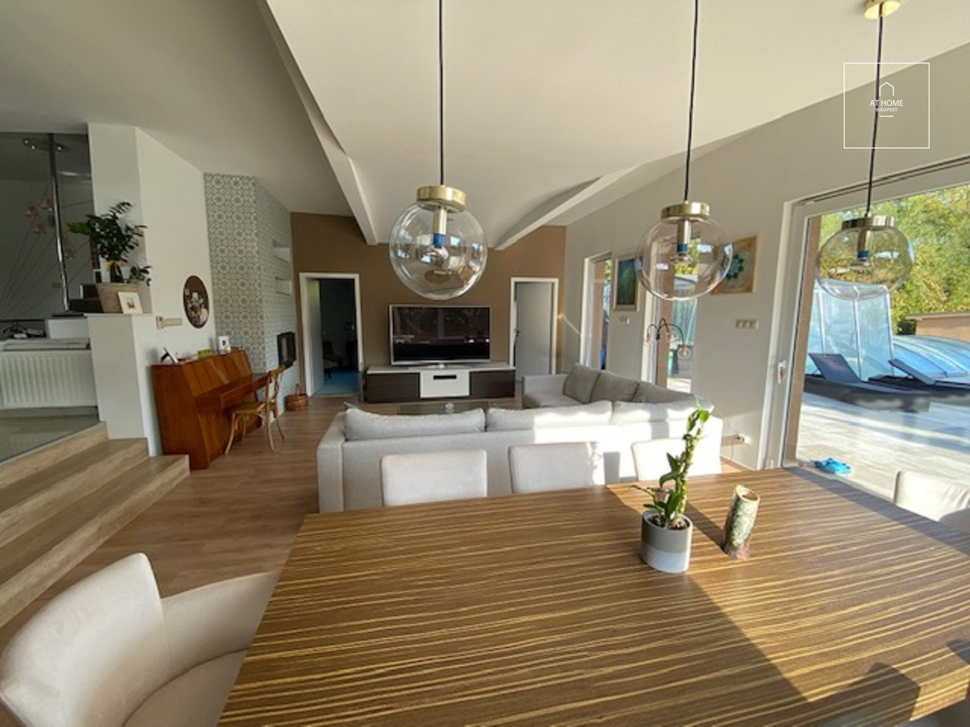 Beautiful 5 bedrooms family house for sale in Dunakeszi