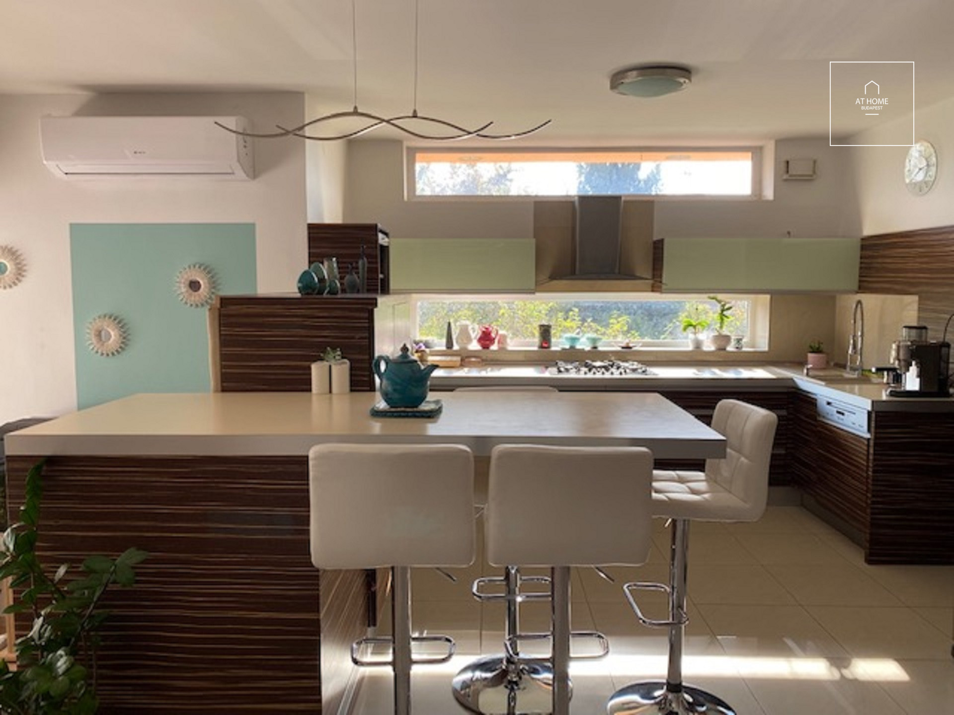 Beautiful 5 bedrooms family house for sale in Dunakeszi