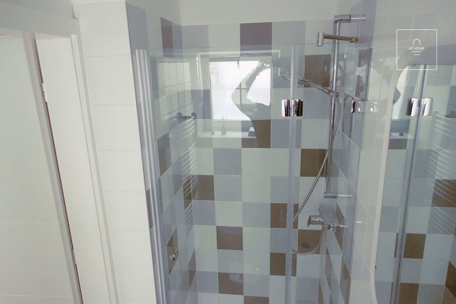 Exclusive top-floor 2-bedroom apartment in District V