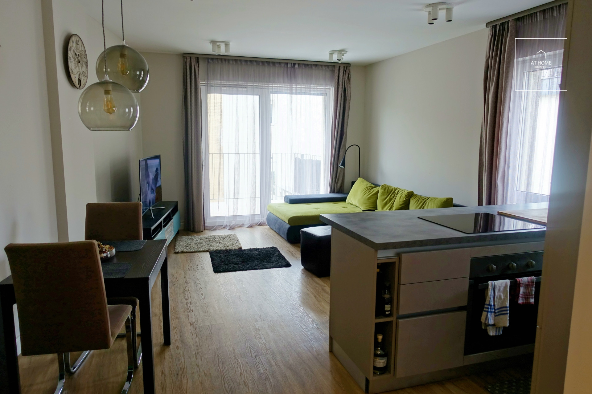 Exclusive top-floor 2-bedroom apartment in District V