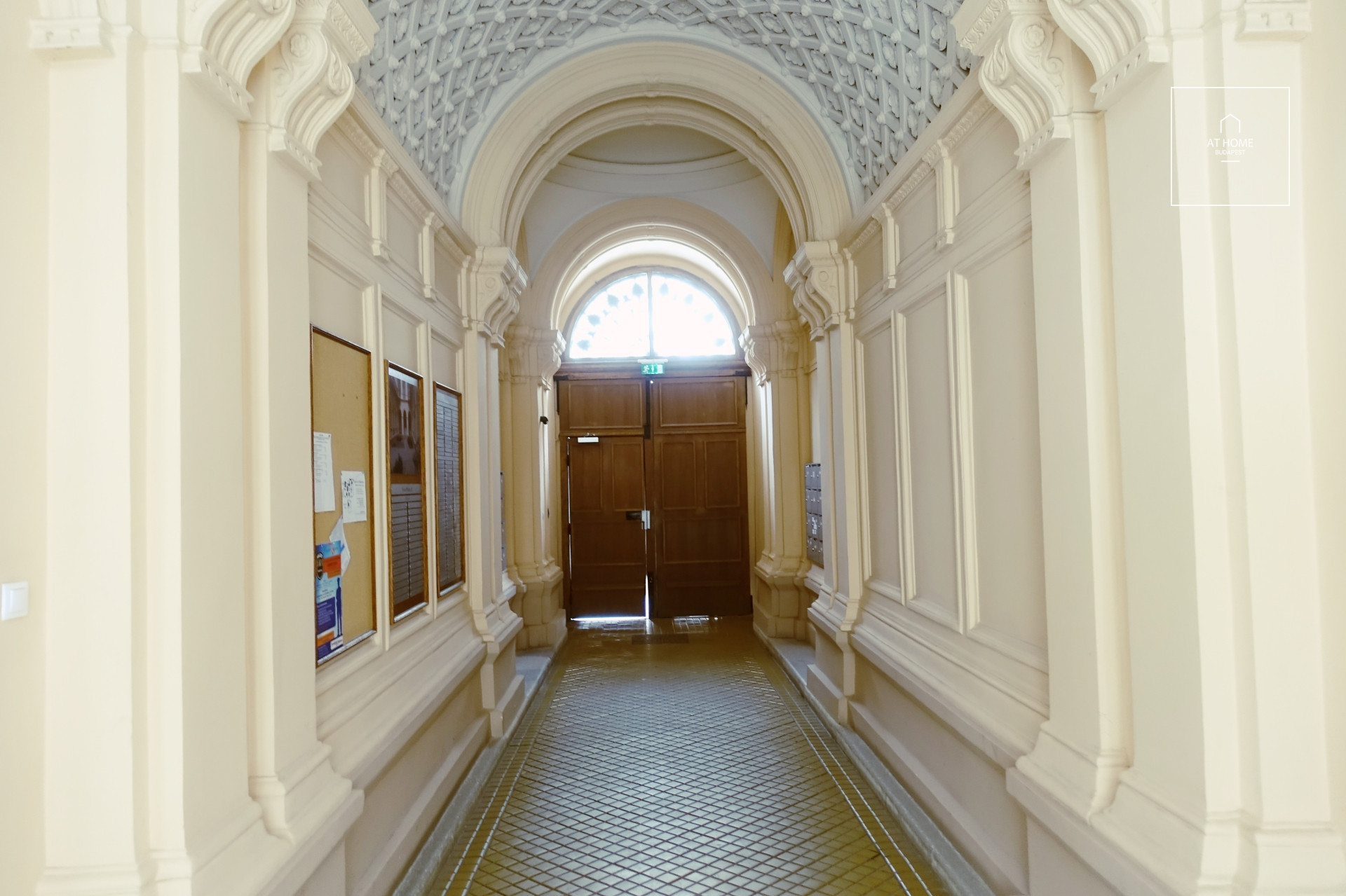 Exclusive top-floor 2-bedroom apartment in District V