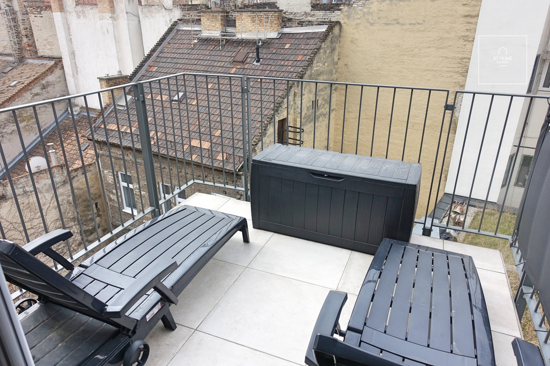 Exclusive top-floor 2-bedroom apartment in District V