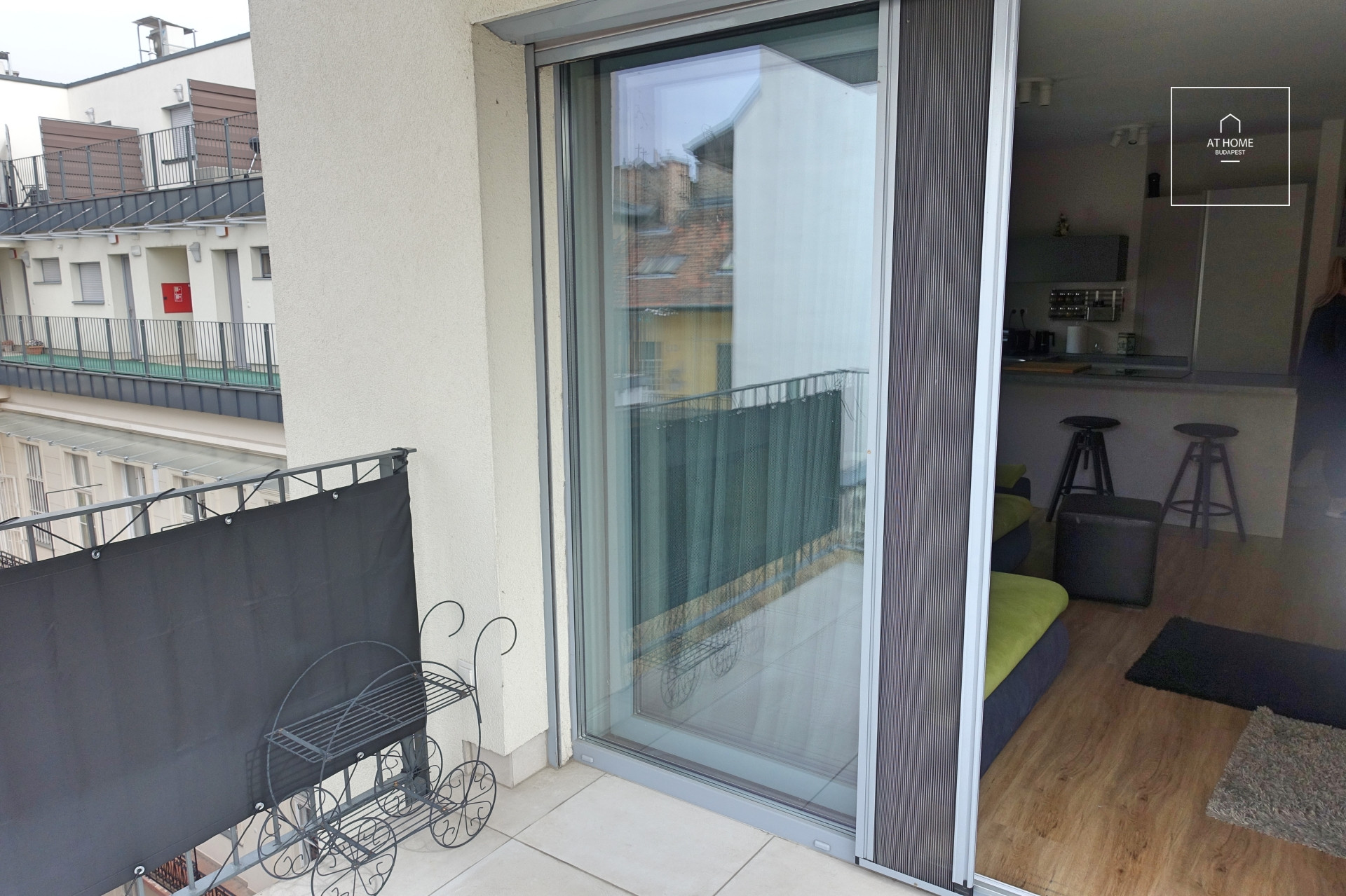 Exclusive top-floor 2-bedroom apartment in District V