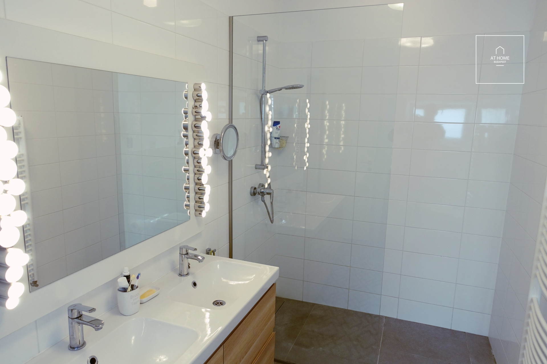 Exclusive top-floor 2-bedroom apartment in District V