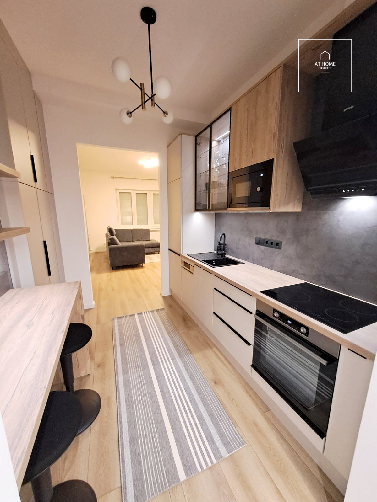 Renovated 2-bedroom apartment with a balcony near Millenáris Park