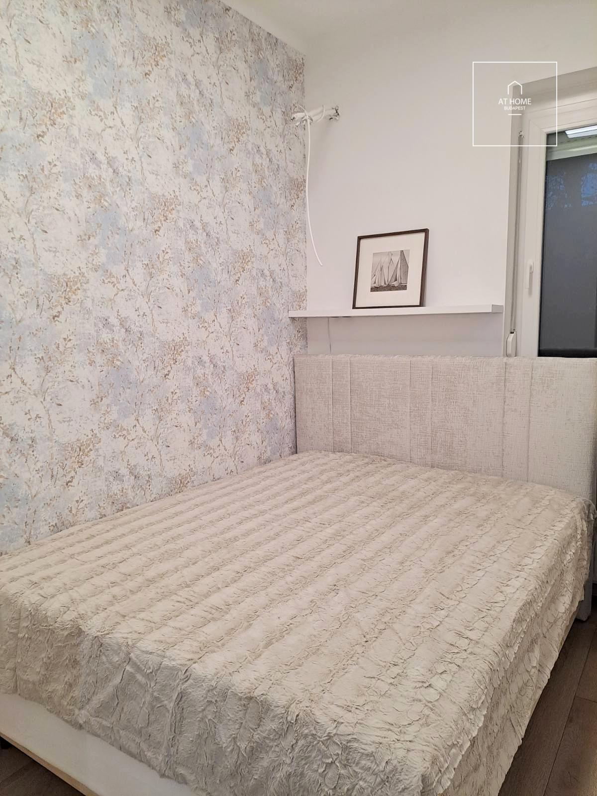 Renovated 2-bedroom apartment with a balcony near Millenáris Park