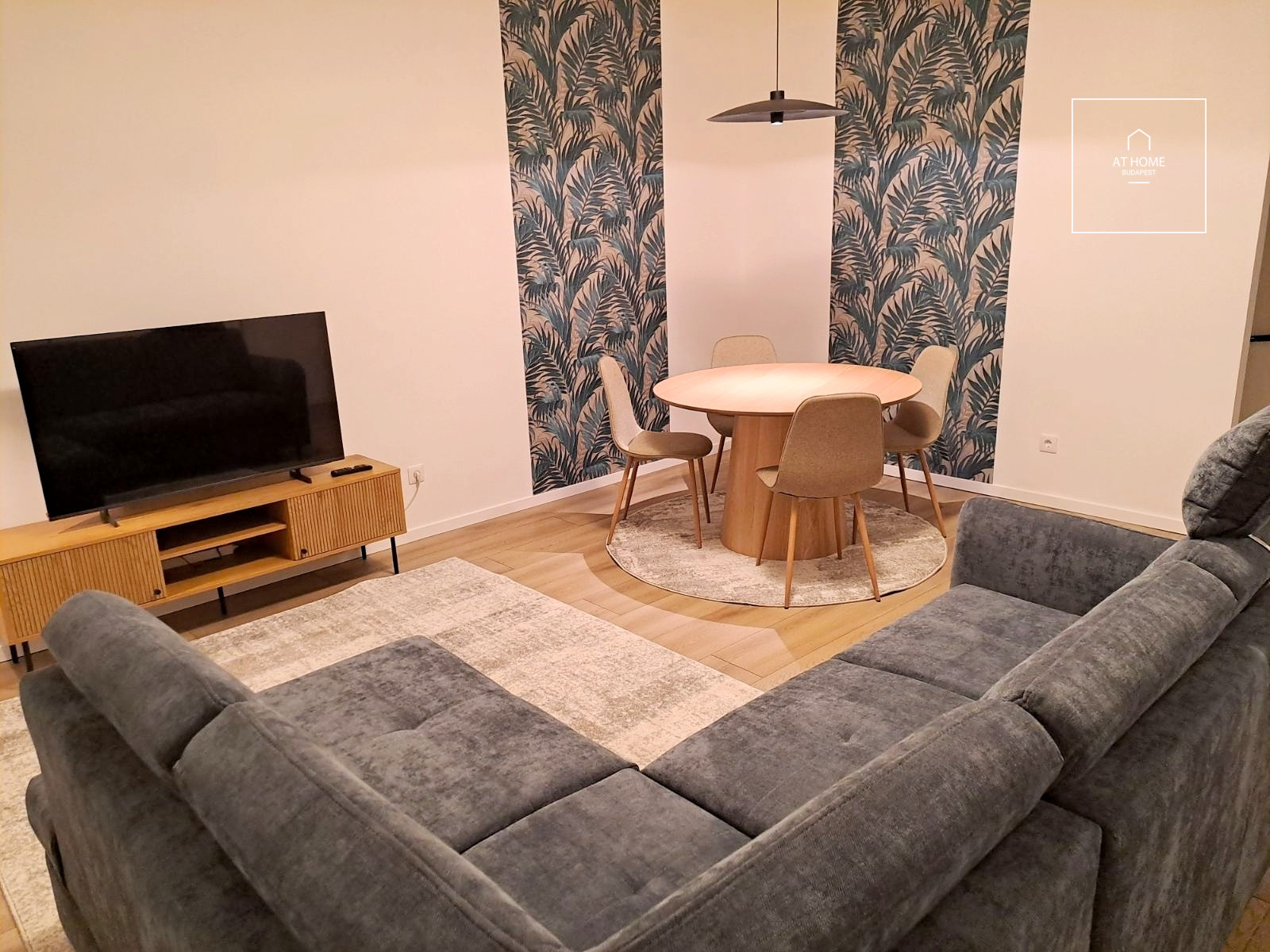 Renovated 2-bedroom apartment with a balcony near Millenáris Park