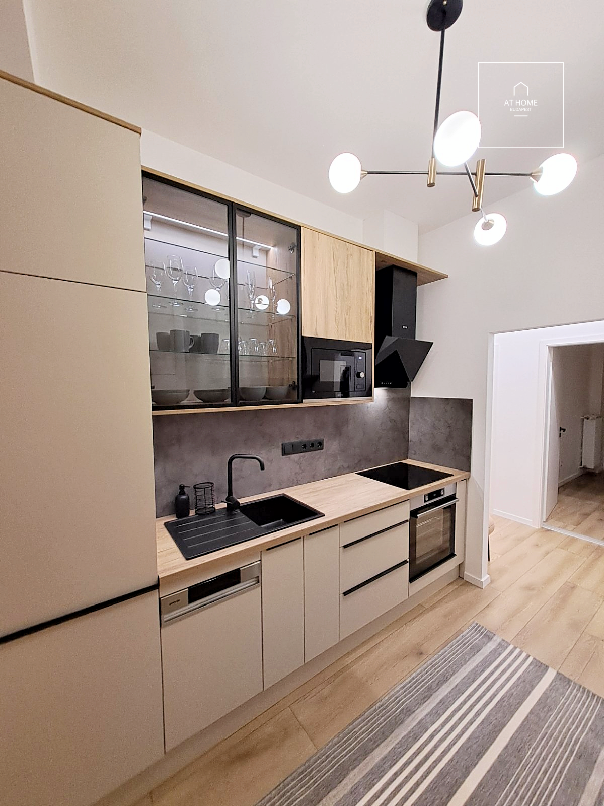 Renovated 2-bedroom apartment with a balcony near Millenáris Park