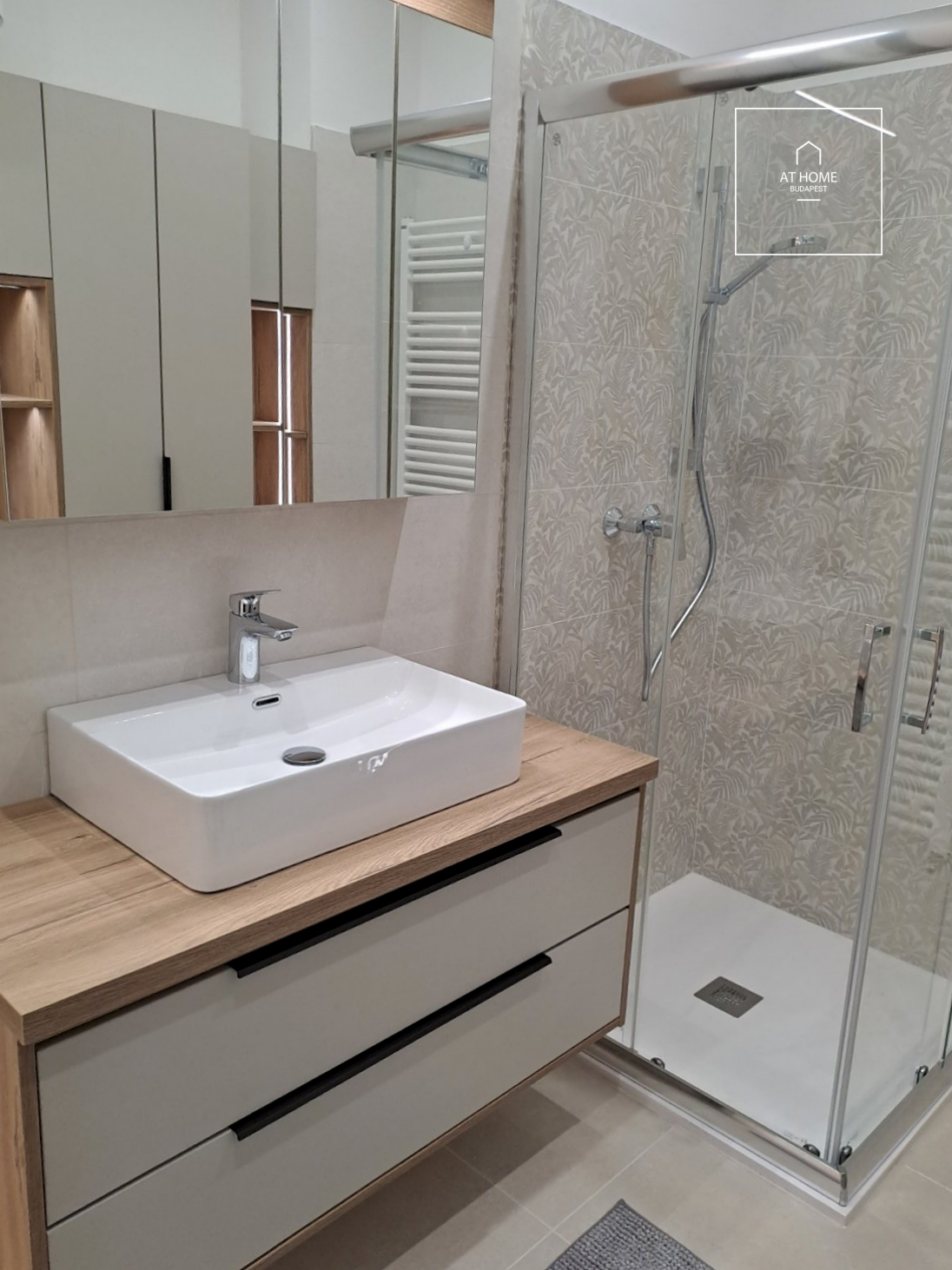 Renovated 2-bedroom apartment with a balcony near Millenáris Park