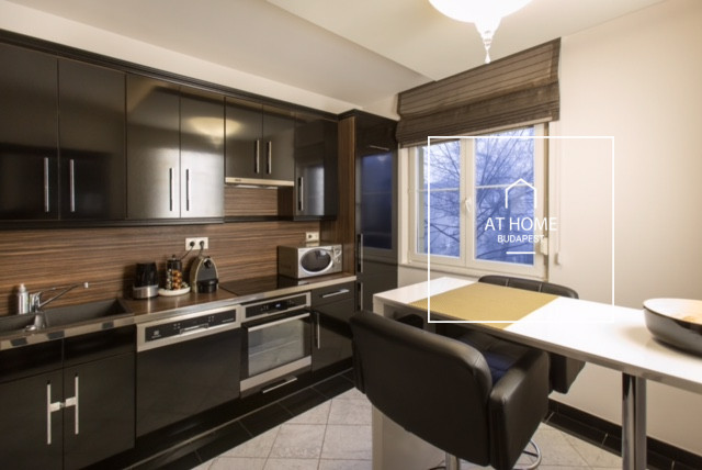 Ground-floor 150 m² apartment with garden access and terrace in Törökvész, District II