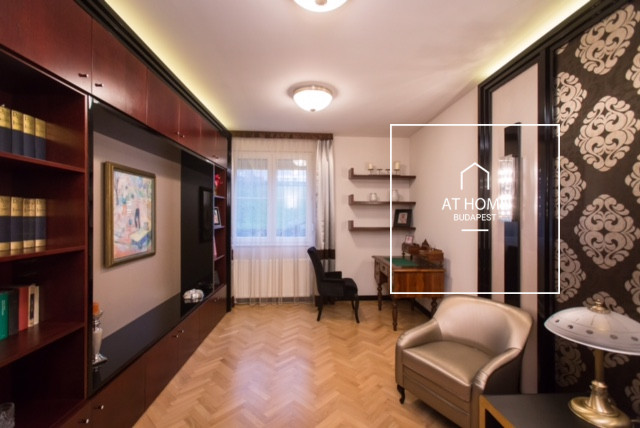 Ground-floor 150 m² apartment with garden access and terrace in Törökvész, District II