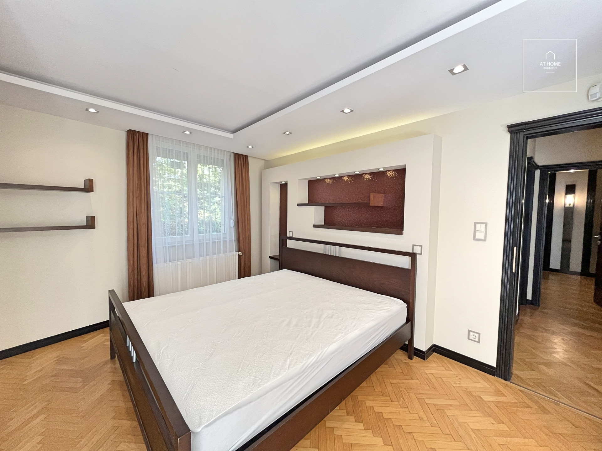 Ground-floor 150 m² apartment with garden access and terrace in Törökvész, District II