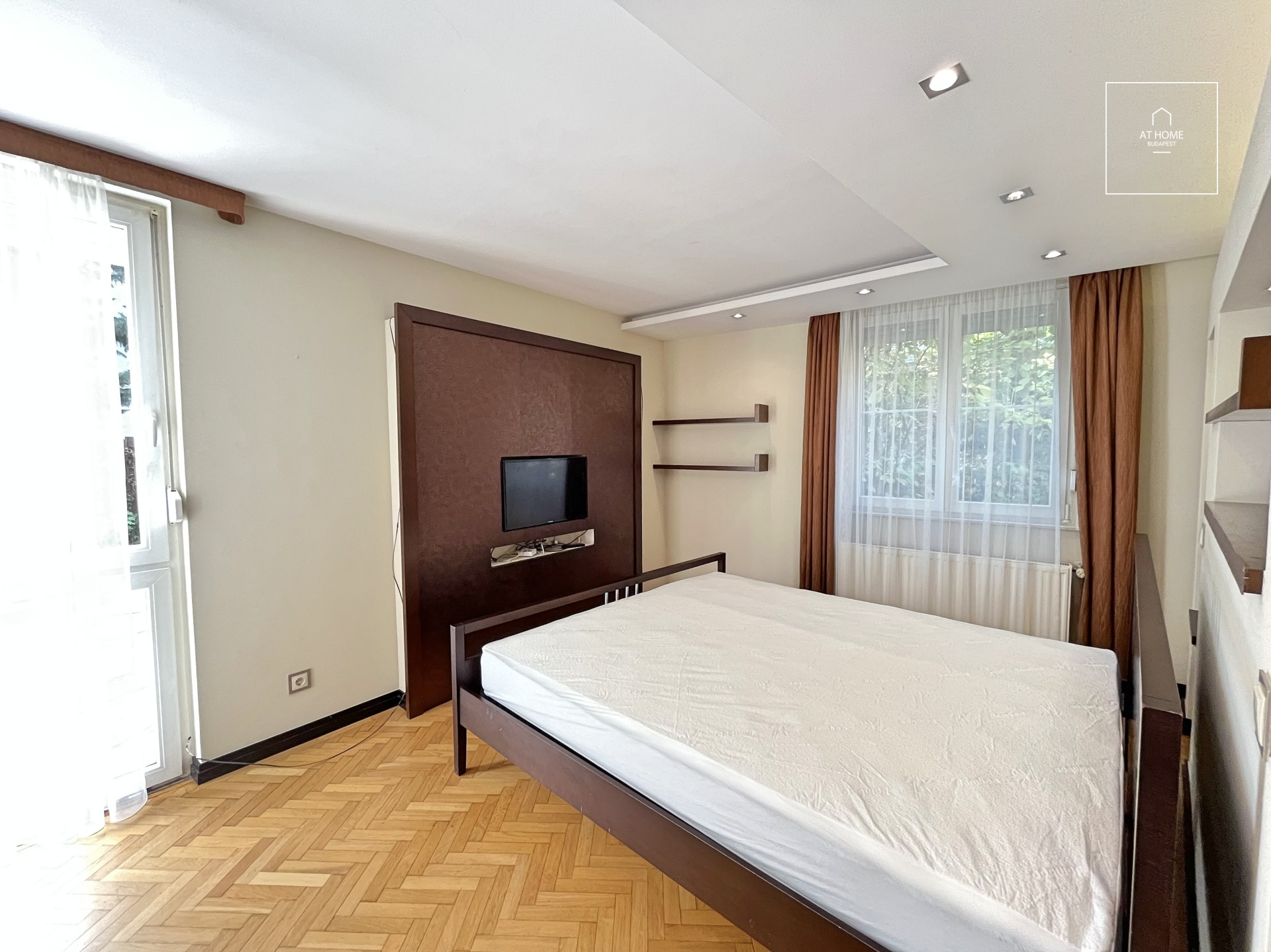 Ground-floor 150 m² apartment with garden access and terrace in Törökvész, District II
