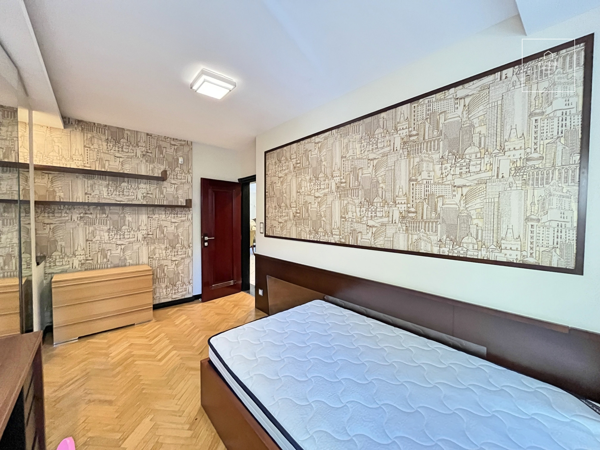 Ground-floor 150 m² apartment with garden access and terrace in Törökvész, District II