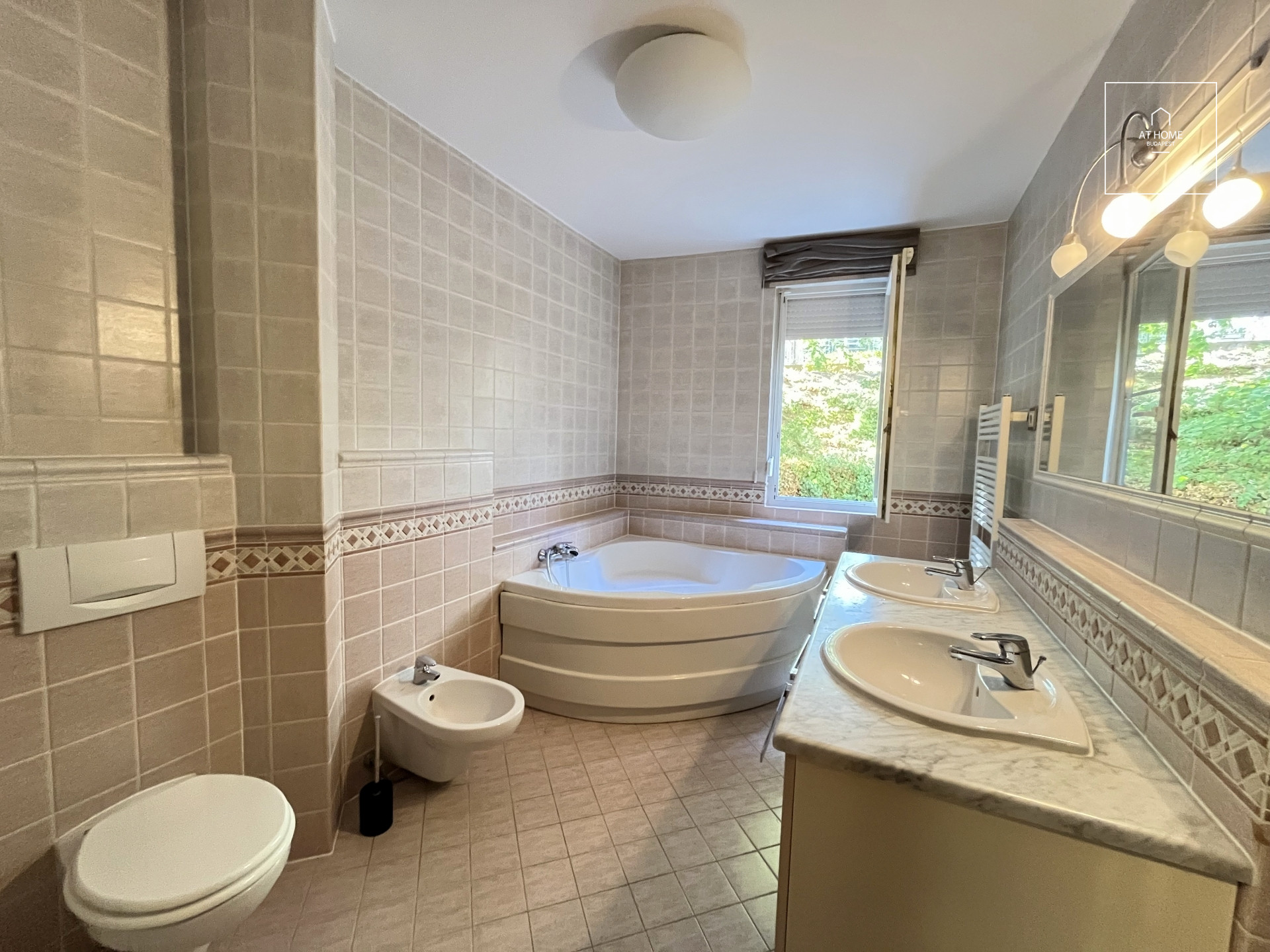 Ground-floor 150 m² apartment with garden access and terrace in Törökvész, District II