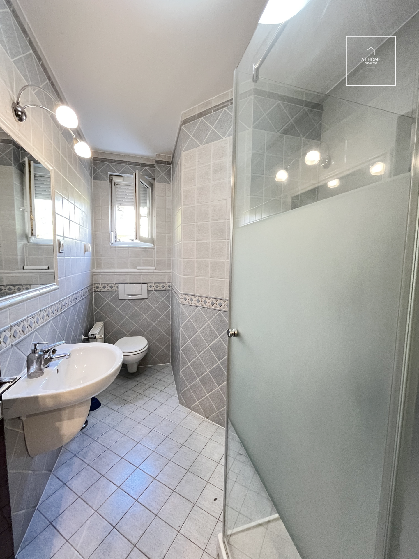 Ground-floor 150 m² apartment with garden access and terrace in Törökvész, District II