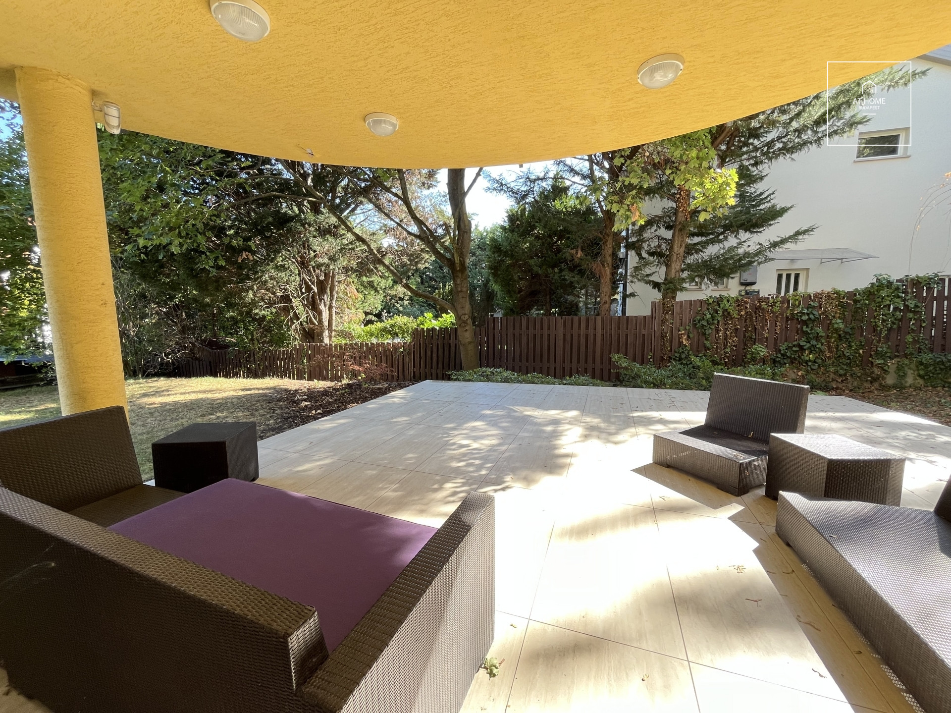 Ground-floor 150 m² apartment with garden access and terrace in Törökvész, District II
