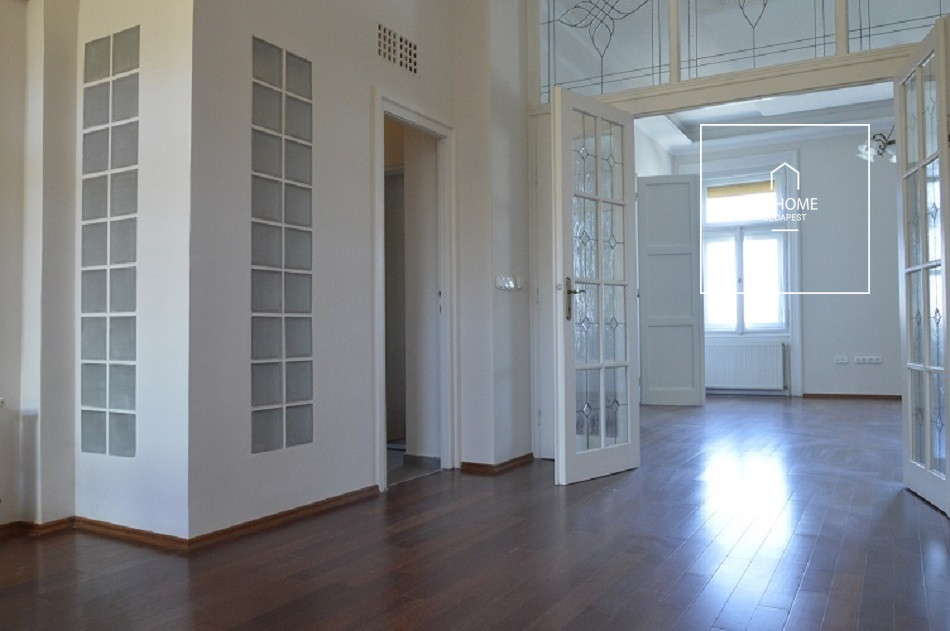 Sunny 2-bedroom apartment with panoramic views on Bem Quay