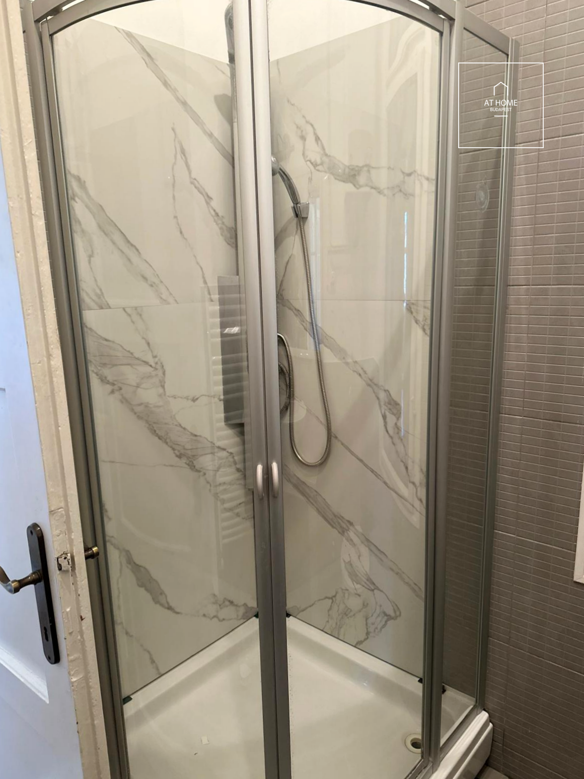 Sunny 2-bedroom apartment with panoramic views on Bem Quay