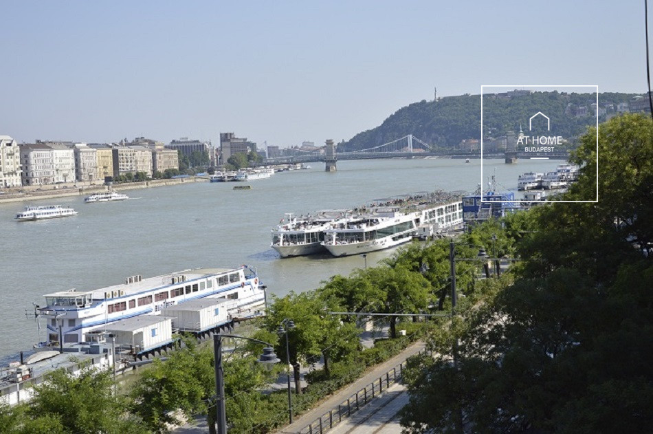 Napfényes 2 hálószobás lakás panorámával a Bem rakparton