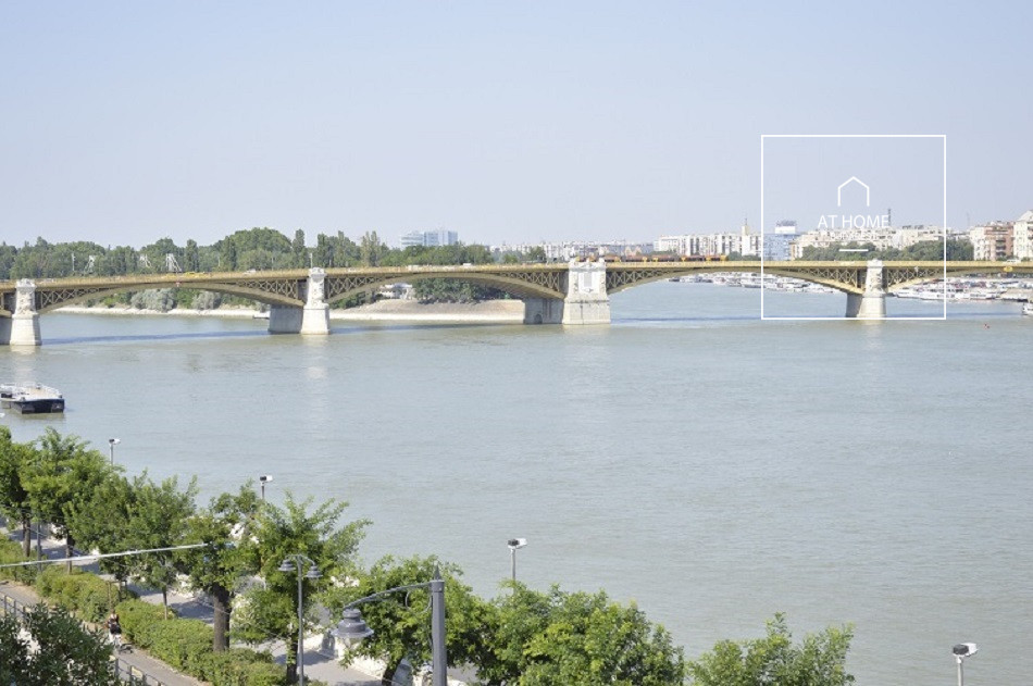 Napfényes 2 hálószobás lakás panorámával a Bem rakparton