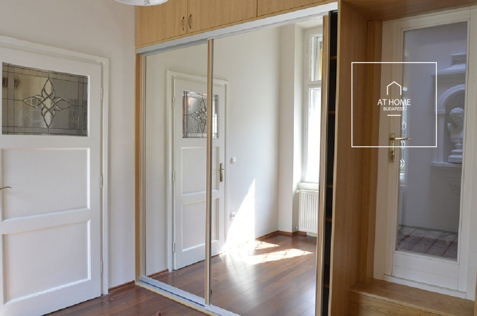 Sunny 2-bedroom apartment with panoramic views on Bem Quay