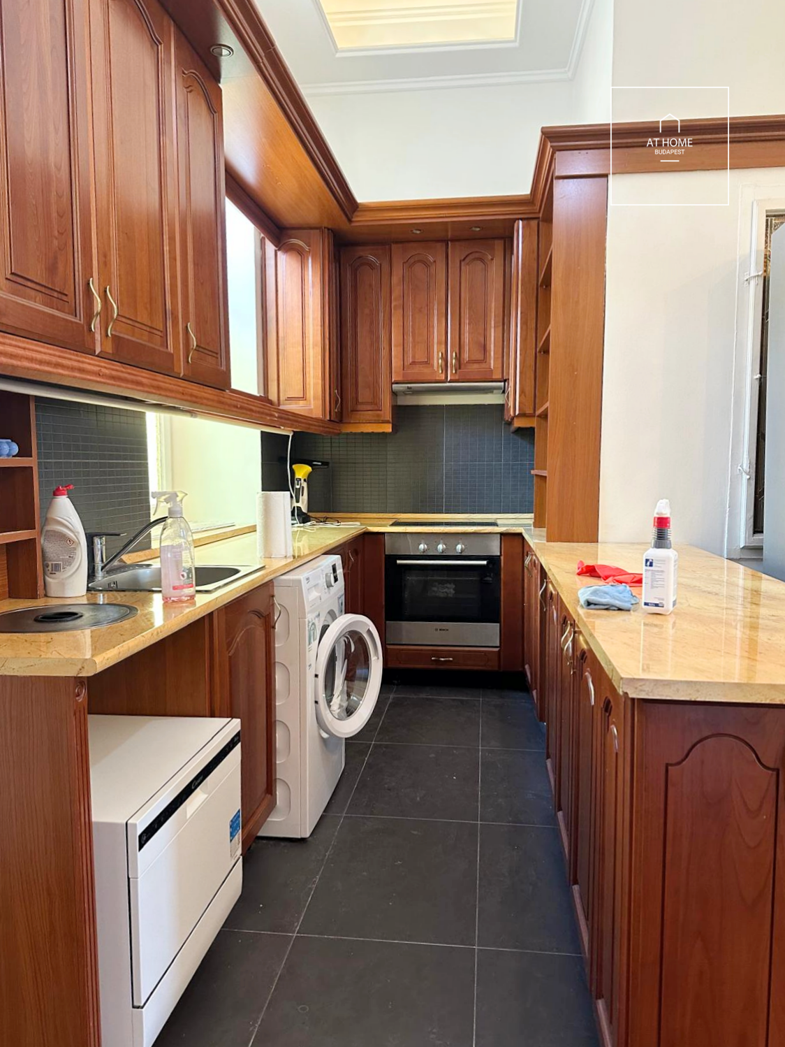 Sunny 2-bedroom apartment with panoramic views on Bem Quay