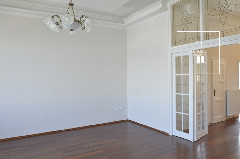 Sunny 2-bedroom apartment with panoramic views on Bem Quay