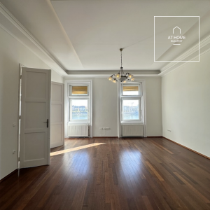 Sunny 2-bedroom apartment with panoramic views on Bem Quay