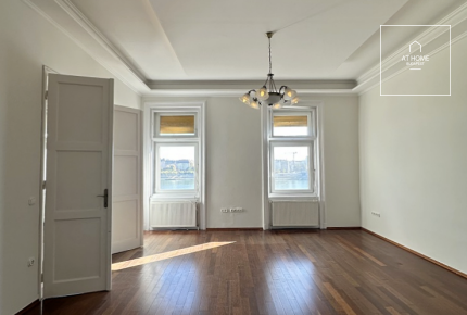 Sunny 2-bedroom apartment with panoramic views on Bem Quay