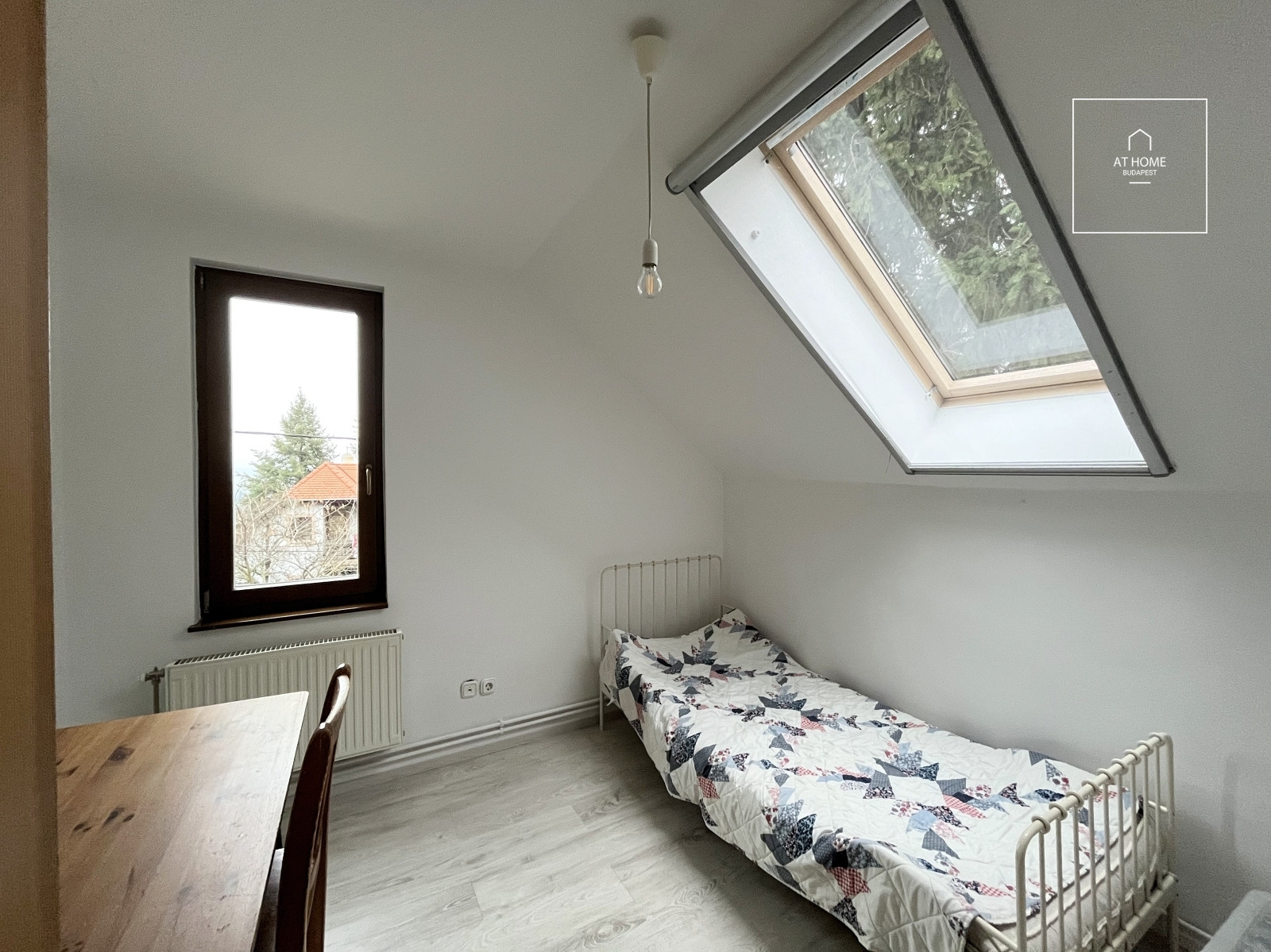 Renovated three-storey, 180 sqm family house with a panoramic view in Solymár