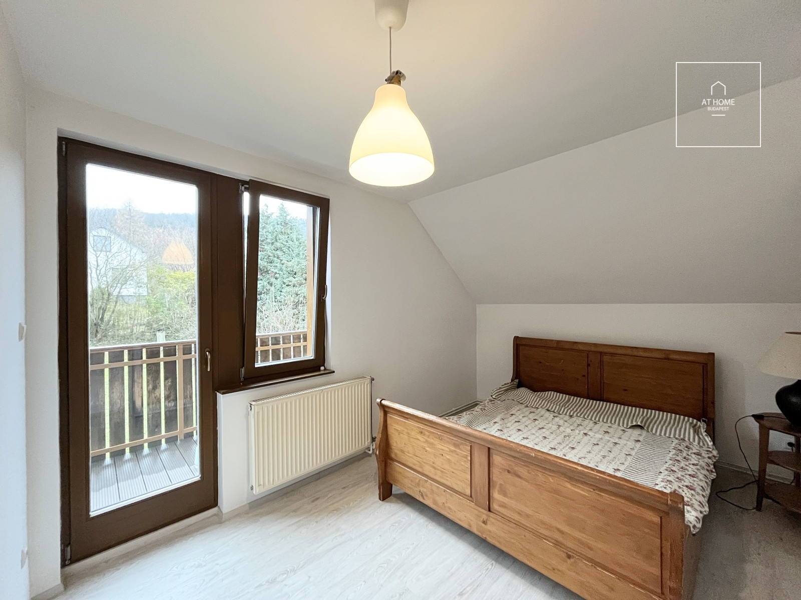 Renovated three-storey, 180 sqm family house with a panoramic view in Solymár