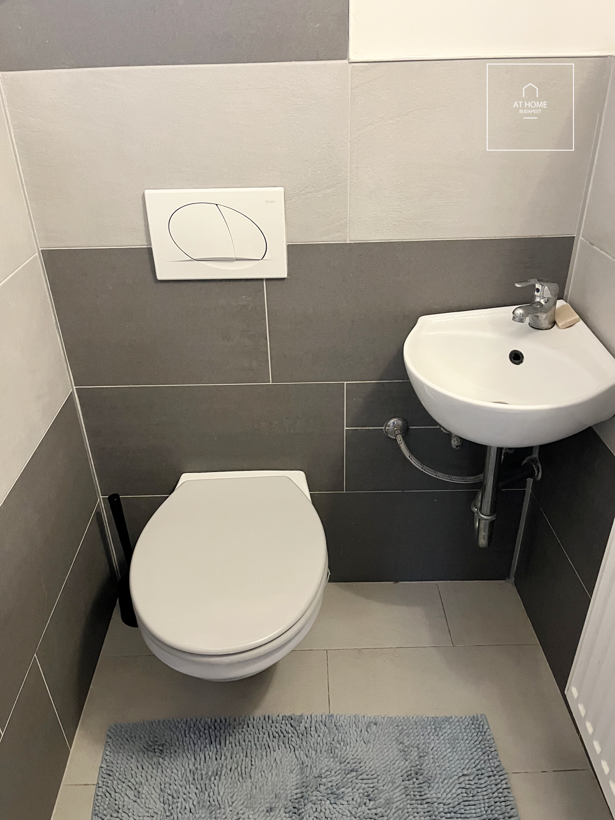 Felújított háromszintes 180nm-es családi ház panorámával Solymáron