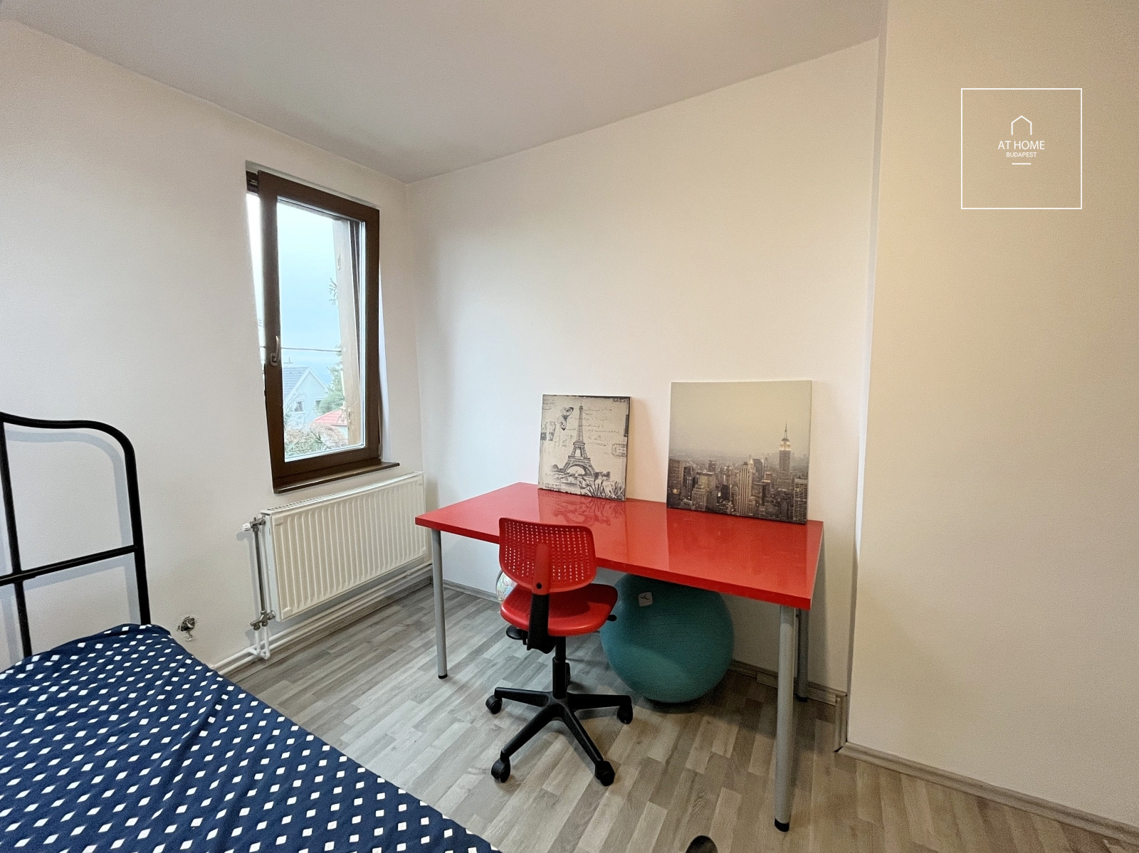 Felújított háromszintes 180nm-es családi ház panorámával Solymáron