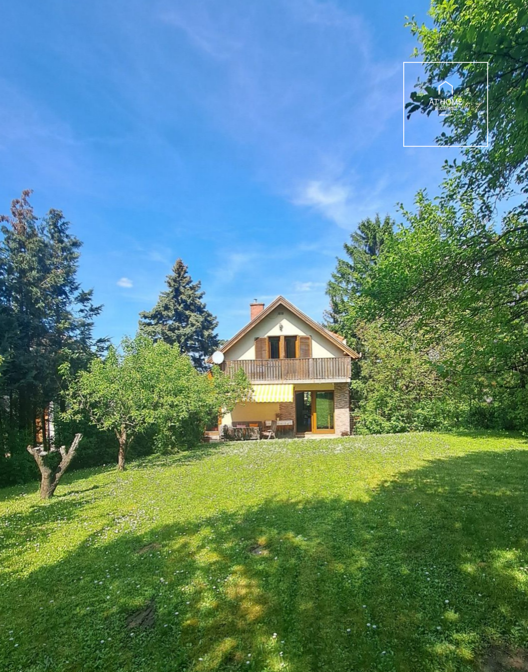 Felújított háromszintes 180nm-es családi ház panorámával Solymáron