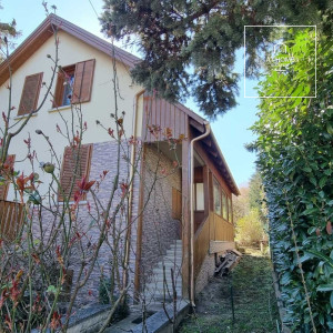 Renovated three-storey, 180 sqm family house with a panoramic view in Solymár