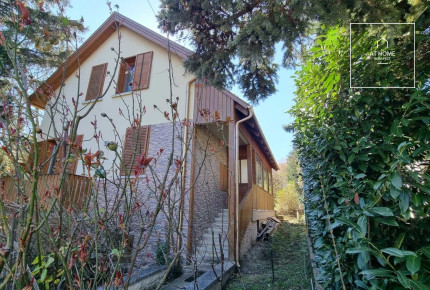 Felújított háromszintes 180nm-es családi ház panorámával Solymáron