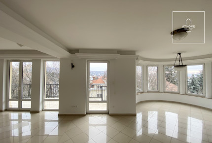 Greenbelt Three-Bedroom Apartment for Rent in Budapest’s 12th District, Kútvölgy