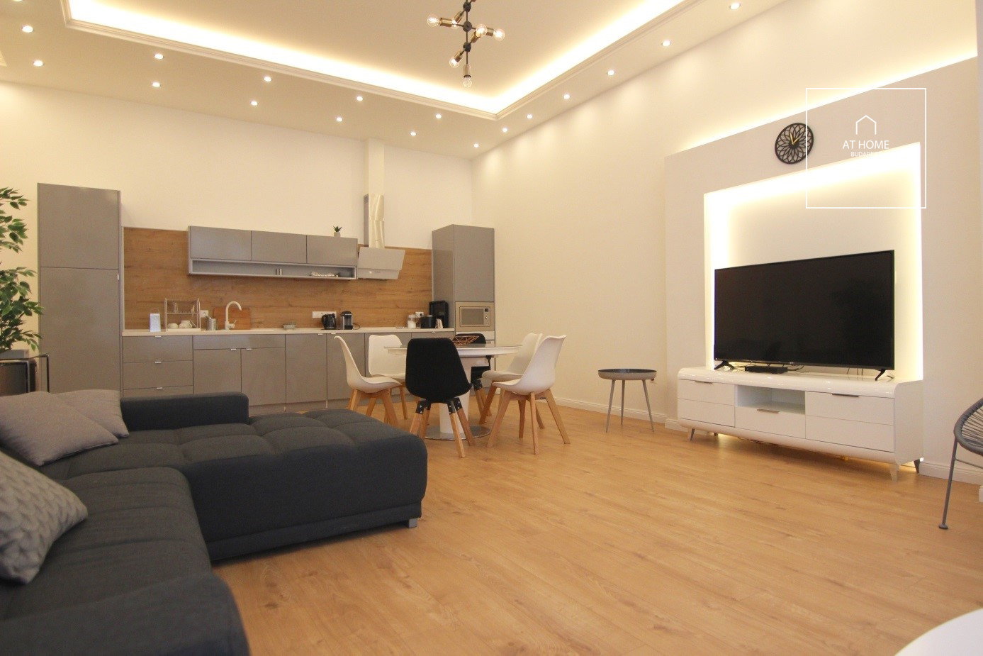 Stellar refurbished apartment in the 6th district