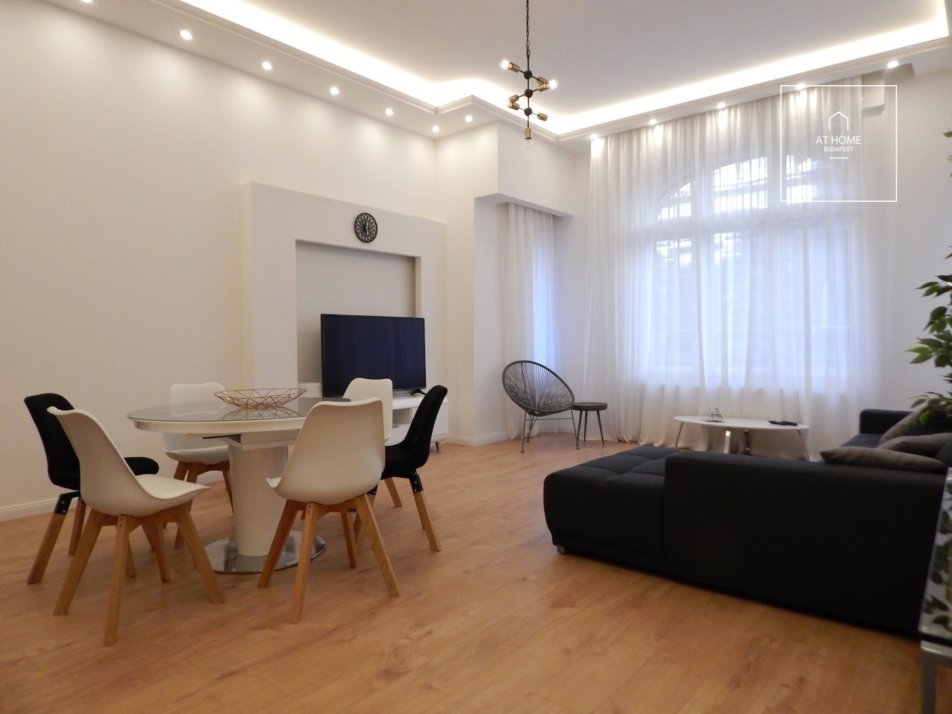 Stellar refurbished apartment in the 6th district