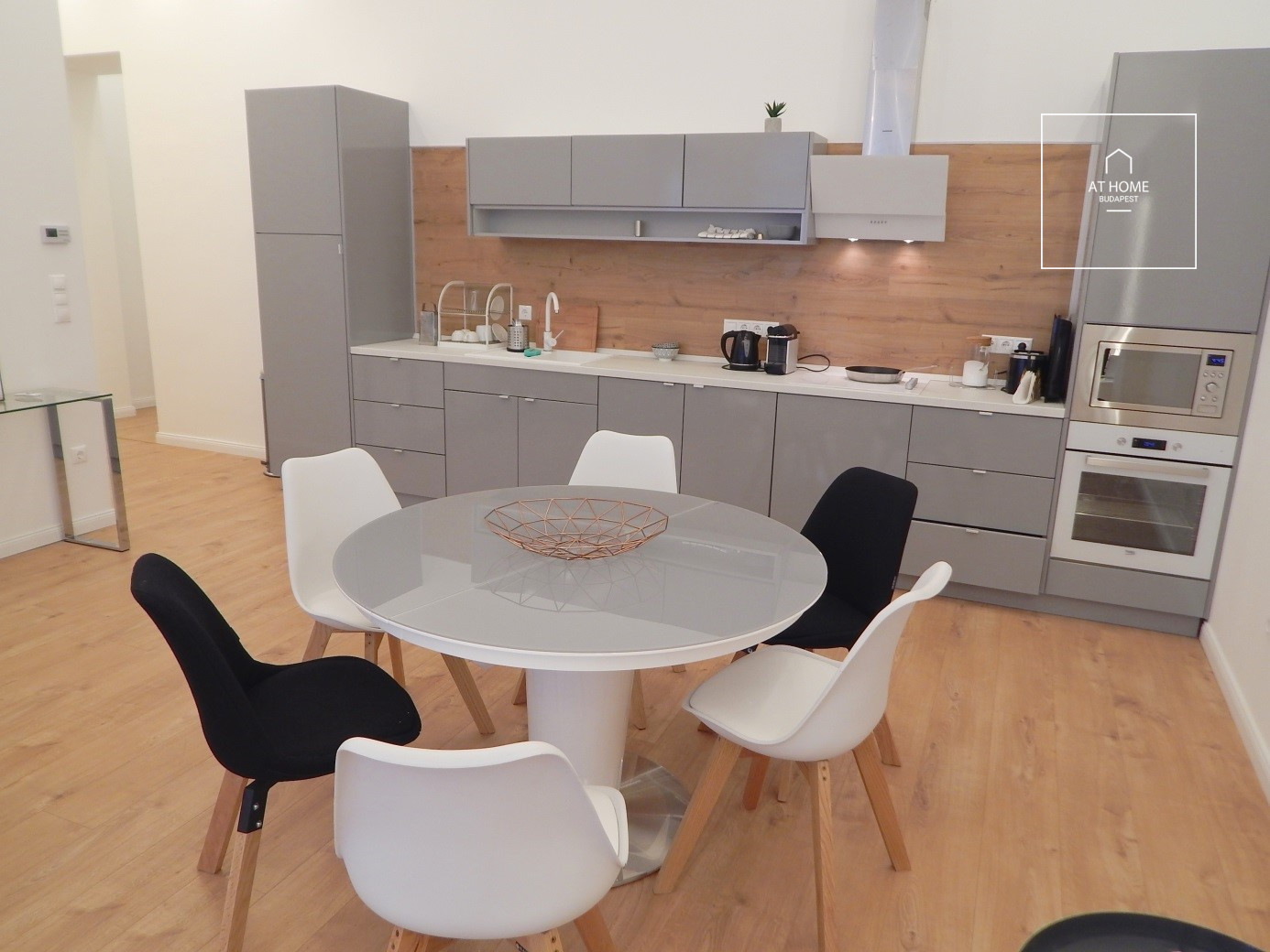 Stellar refurbished apartment in the 6th district