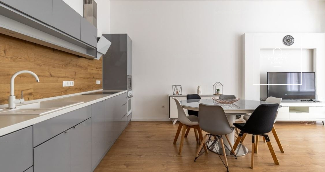 Stellar refurbished apartment in the 6th district