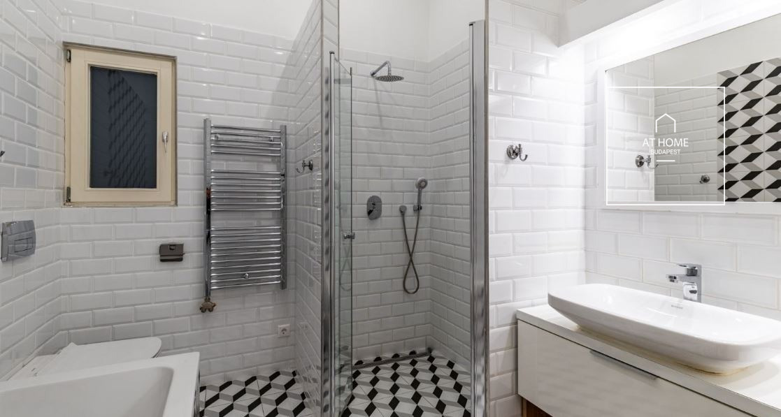 Stellar refurbished apartment in the 6th district