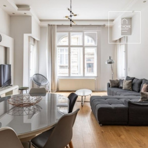 Stellar refurbished apartment in the 6th district
