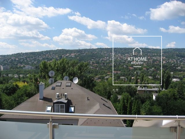 Furnished apartment with 4 bedrooms, terrace, and 2 garage spaces in District II